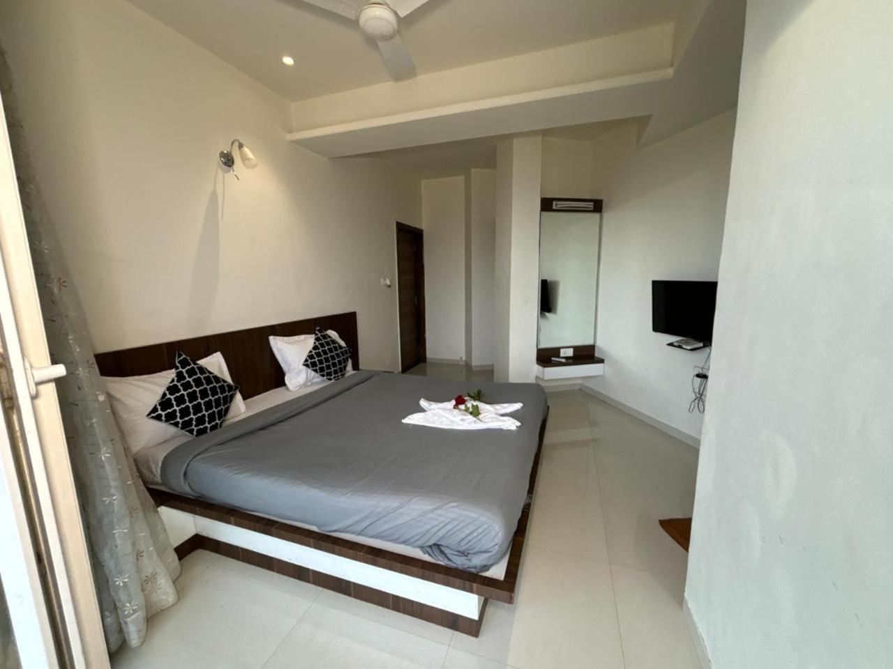 Hillview Rooms By 29 Bungalow Panchgani Esterno foto